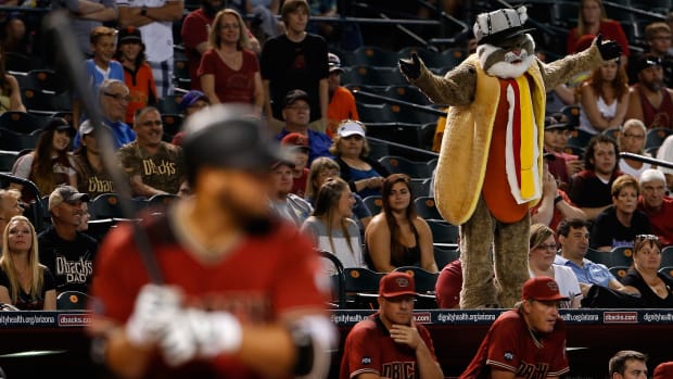 chase-field-diamondbacks-hot-dogs.jpg